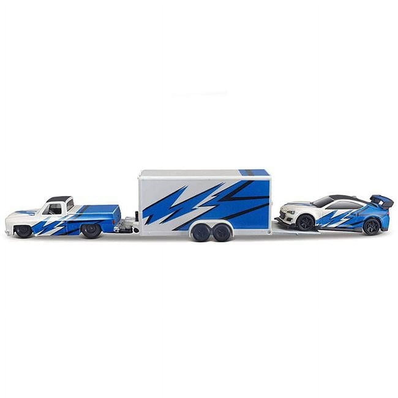 Maisto 11404-22C 1 to 64 Scale 2006 Dodge Magnum R-T Red