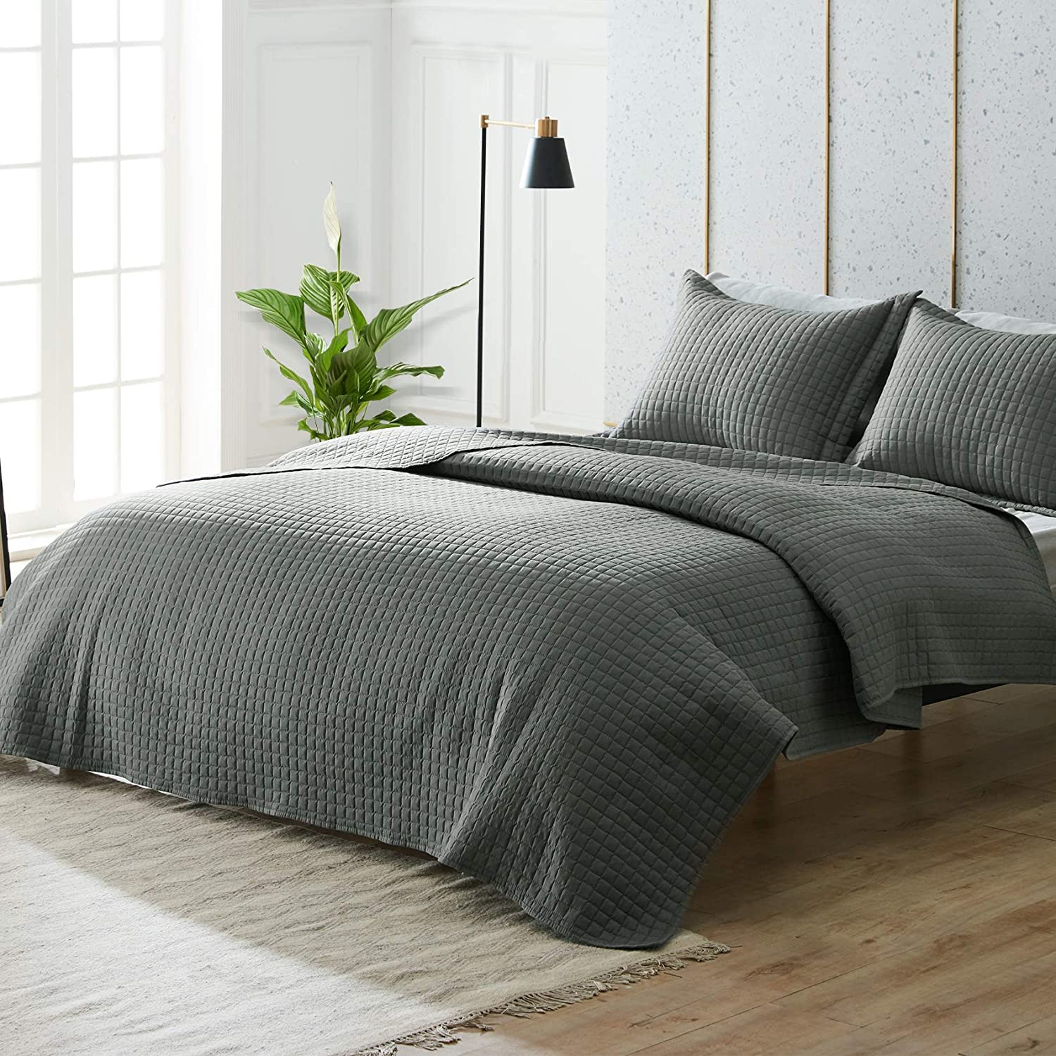 Western Home Quilt Set King Size (106x96, Grey), Lightweight Reversible