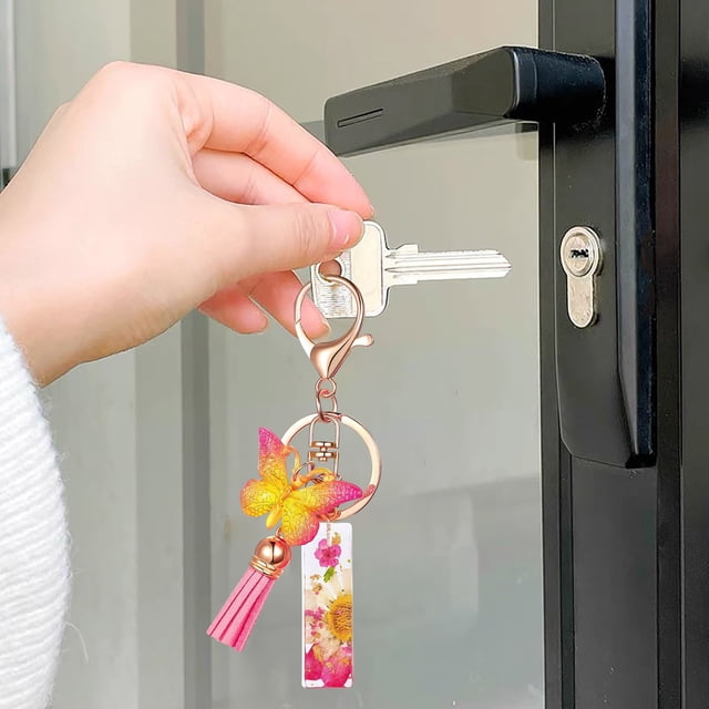 Meitianfacai Initial Letter Keychain