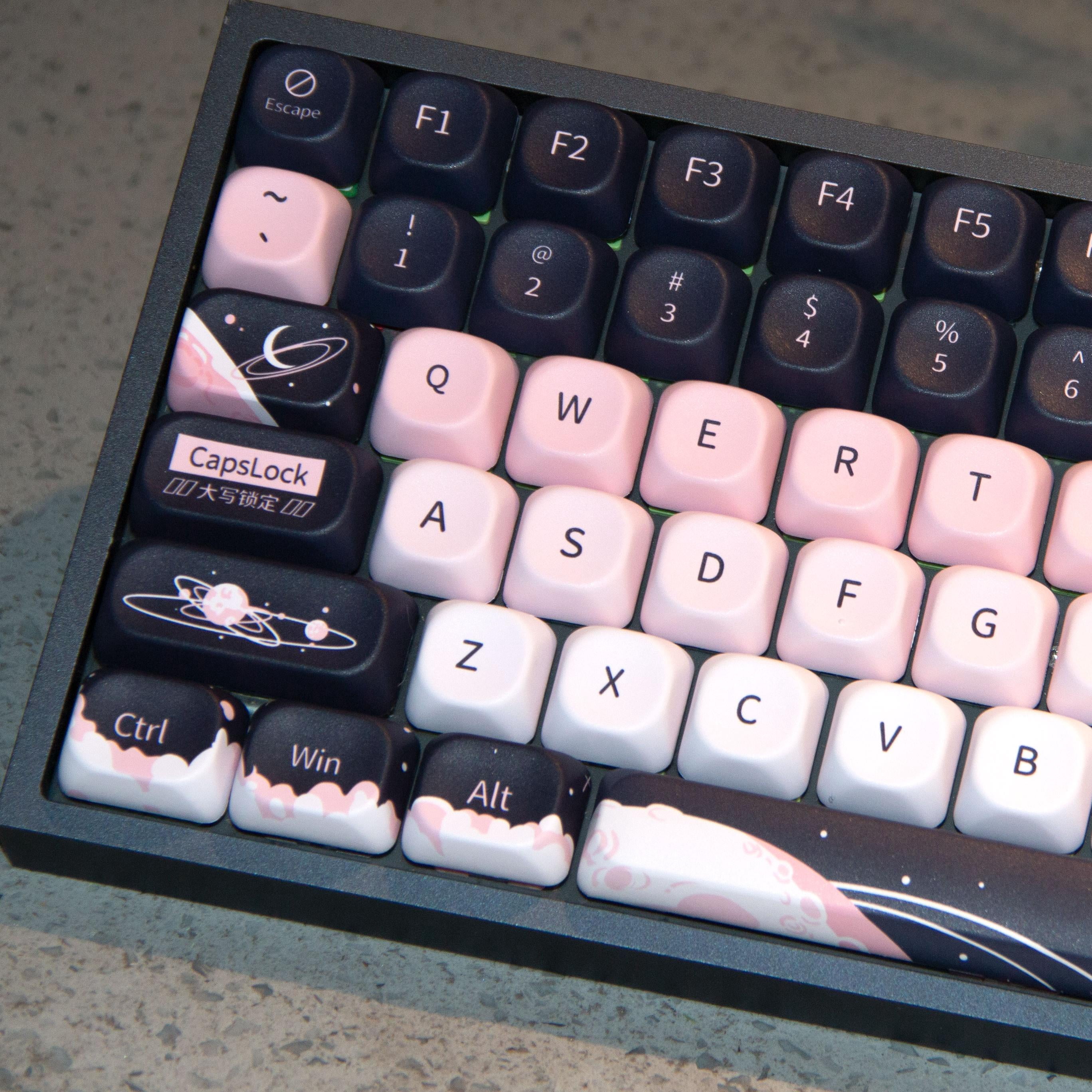 Planet Escape Keycap Pbt Full Five-Sided Thermal Sublimation 120 Key Moa Pink Black Keycap