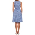 thumbnail image 3 of Vestido midi sin mangas de corte A con cuello en forma de llave y cintura ajustable, estampado de flores en azul y rojo, talla XL, 3 of 6
