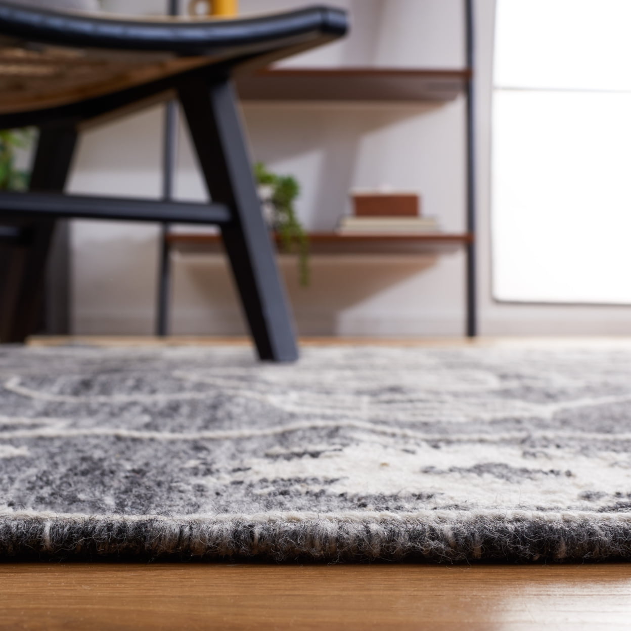 SAFAVIEH Kilim Adair Geometric Area Rug, Black/Ivory, 5' x 8'