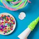 thumbnail image 3 of ColoMX 2 piezas Miniatura Mini Mini Construction Hat Plastic Mini Construction Party Juguete para accesorios para fiestas Vestido de muñeca de juguete Play Favors, 3 of 8