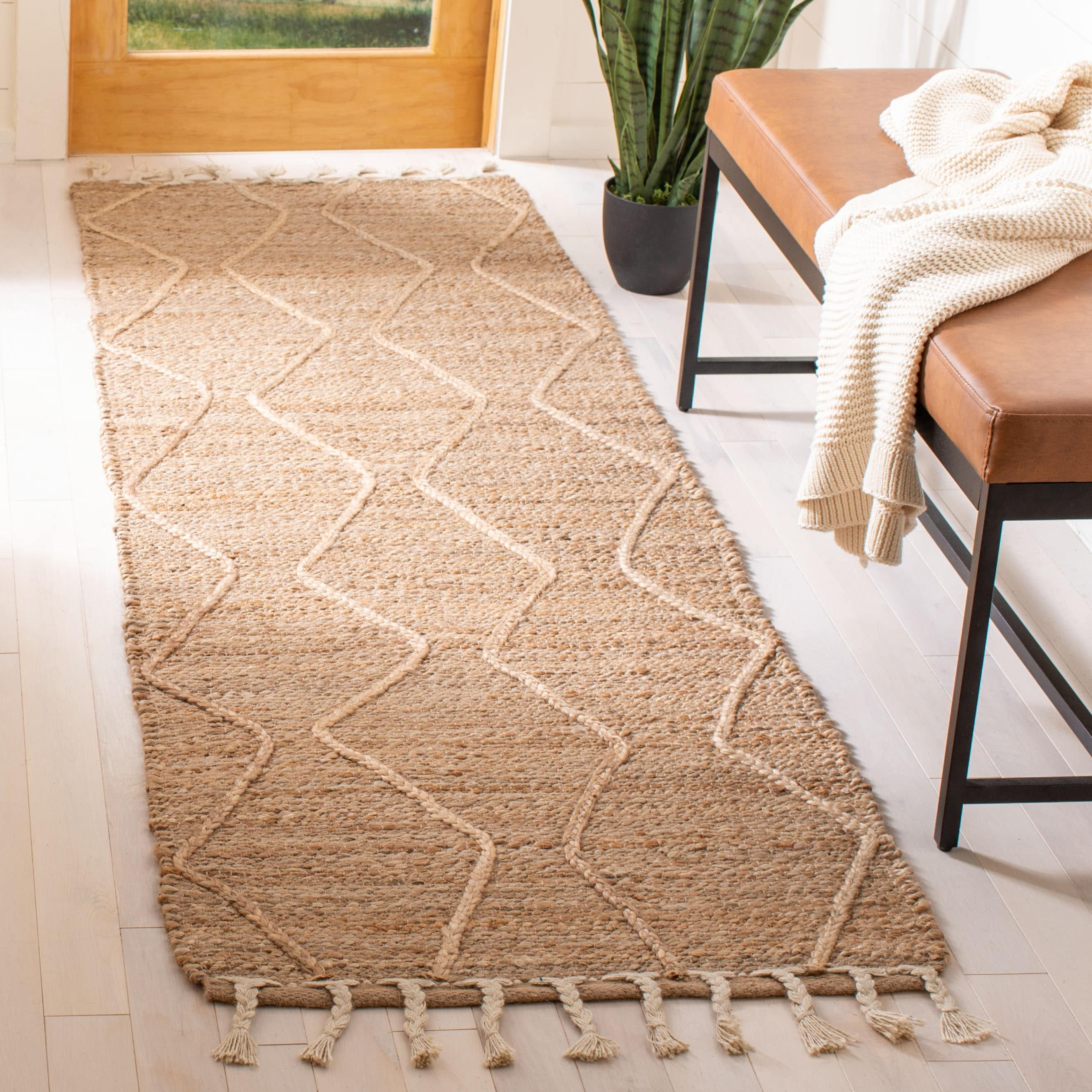 SAFAVIEH Natural Fiber Ilija Geometric Jute Runner Rug, Natural, 2'6" x 8'