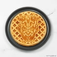thumbnail image 4 of Uncanny Brands Star Wars Darth Maul Waffle Maker - El señor Sith en tus gofres, 4 of 5