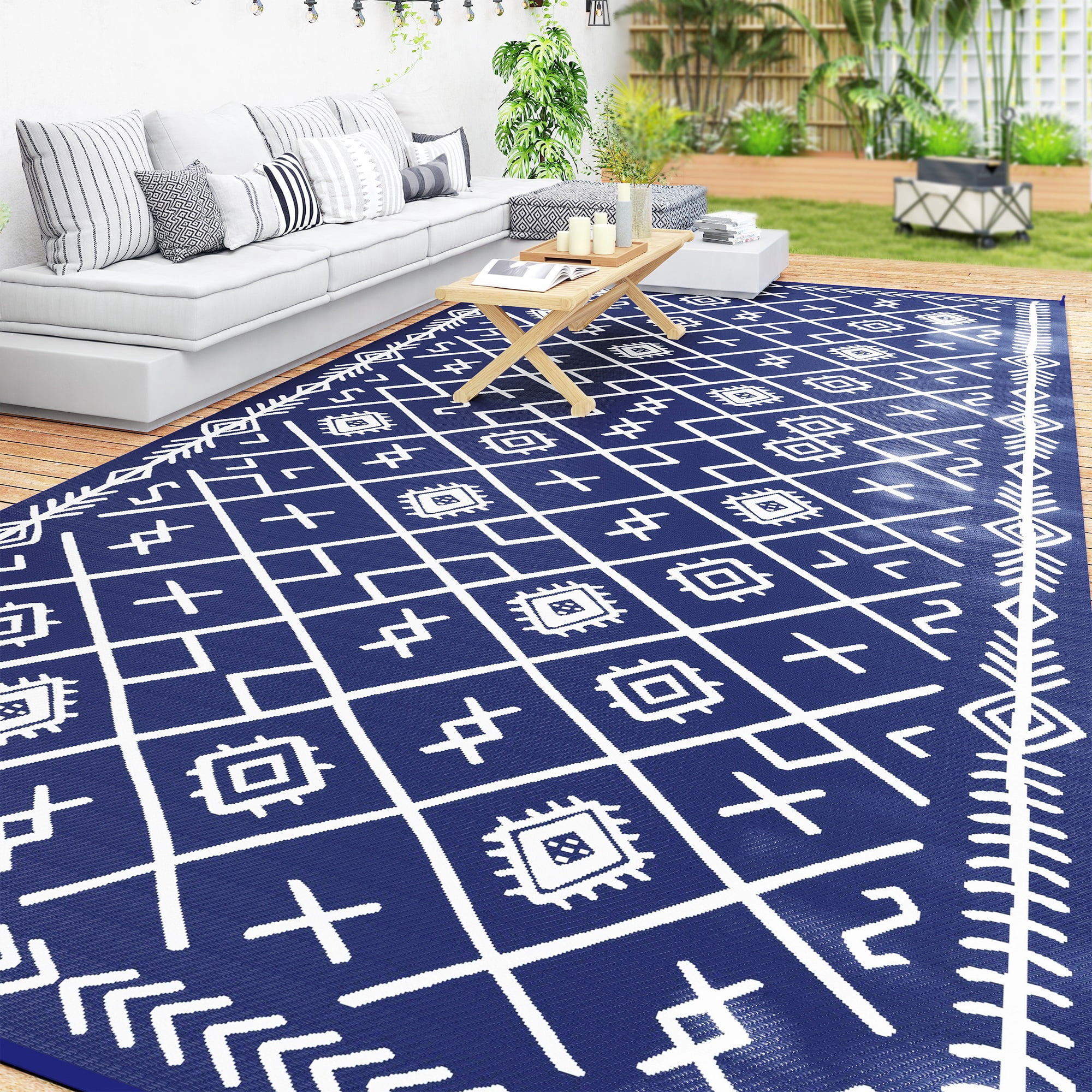 Outsunny Outdoor Patio Rug, Large Camping Carpet with Carrying Bag, 9' x 18' Waterproof Plastic Straw, Reversible, Blue & White Rhombus