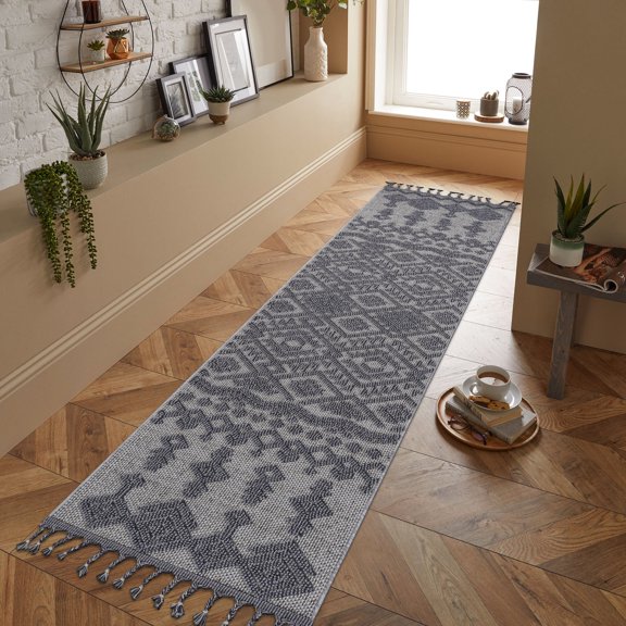 2X8 Indoor/Outdoor Rug, Easy to Clean & Durable / Ideal for High-Traffic Entryways