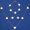 thumbnail image 5 of Conjunto de tres piezas de pendientes y pulsera de trébol de cinco hojas con flor de cinco pétalos de la suerte para mujer, accesorios elegantes, joyería de fiesta, 5 of 5
