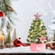 thumbnail image 4 of Mini árbol de Navidad con luces LED - árbol artificial flocado de 17,7" para escritorio, decoración de mesa - Incluidos adornos plateados, rojos, amarillos y rosas, 4 of 6