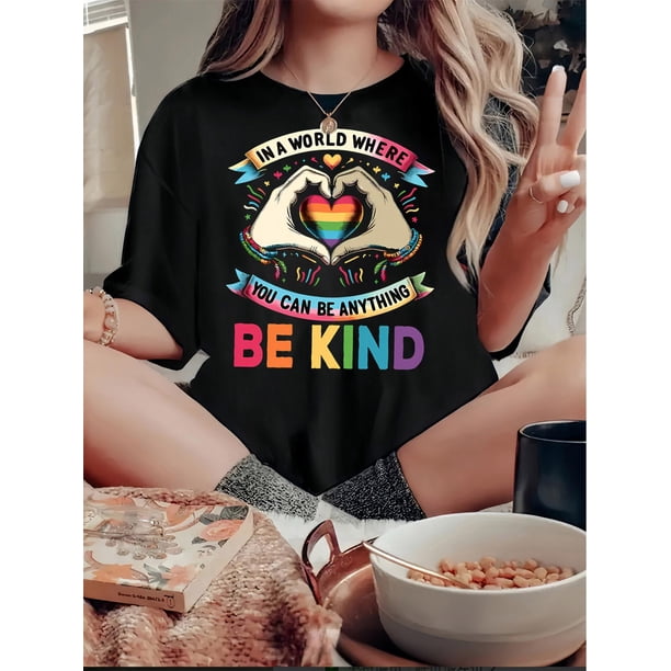 Camiseta de manga corta para mujer transpirable Moda de veranoWomen's Fun & Colorful 'Be Kind' Heart Graphic Tee - Casual Crew Neck Short Sleeve T-Shirt, Stretchy Polyester Blend, Machine Washable -