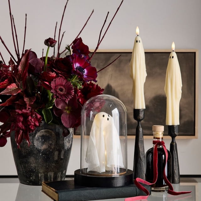 Portavelas Fantasma Negro, Soporte para Velas Cónicas con Forma de Fantasma Flotante Espeluznante – Decoración de Resina para Halloween, Ideal para Repisas, Mesas o Fiestas Góticas.