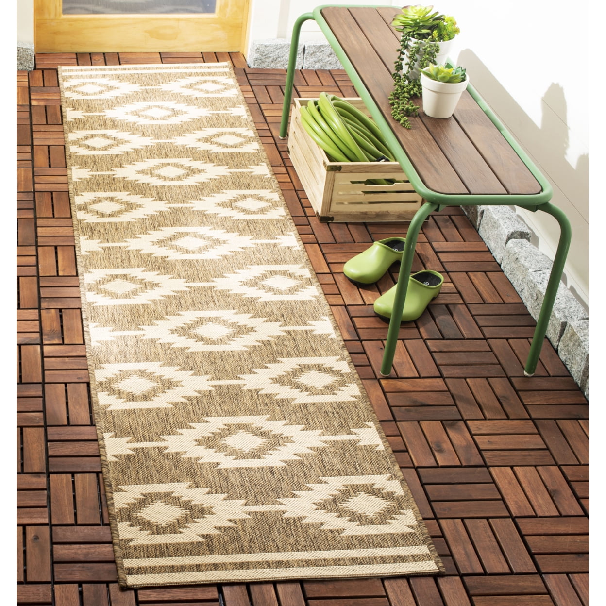 SAFAVIEH Beach House Vasiliki Geometric Indoor/Outdoor Area Rug, Cream/Beige, 5'3" x 7'6"