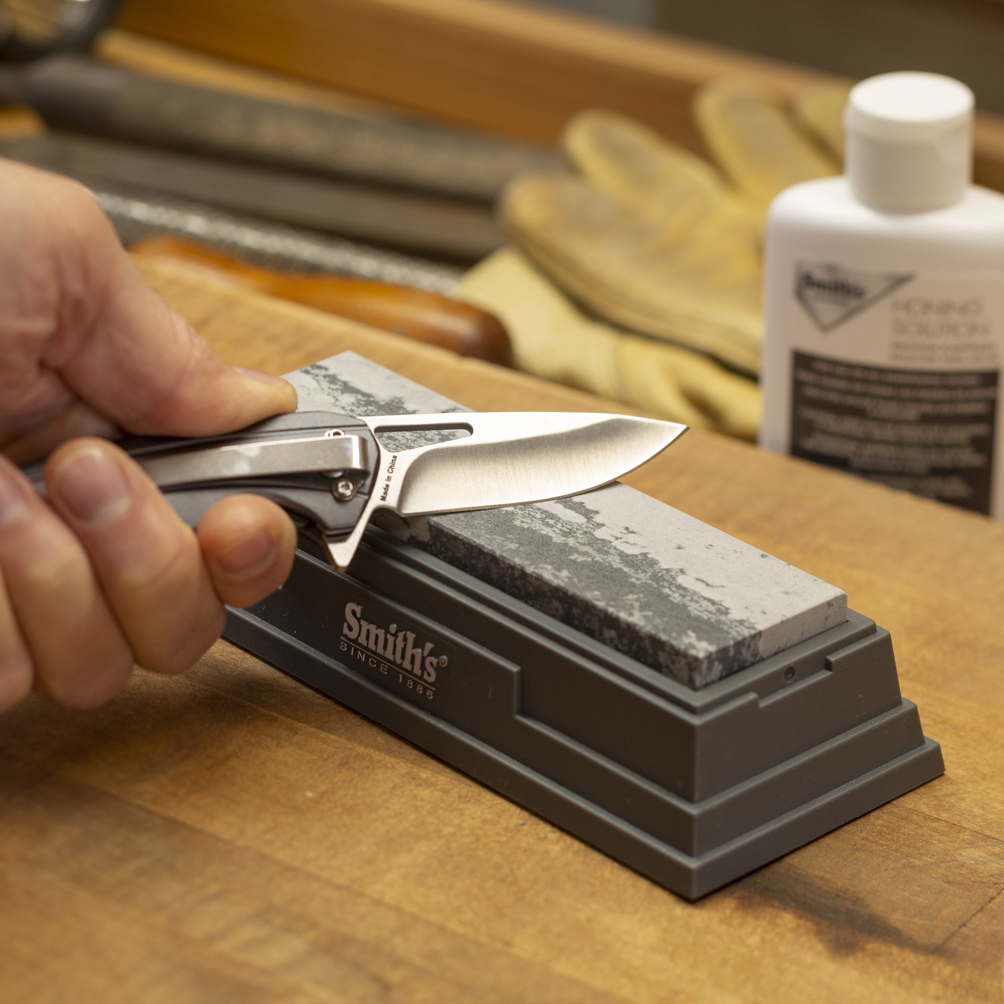 Smith’s MBS6 6” Natural Arkansas Bench Stone – General Purpose Sharpener – Straight Edge Knives, Tools, Broadheads – 1000 Grit Fine Sharpening Stone