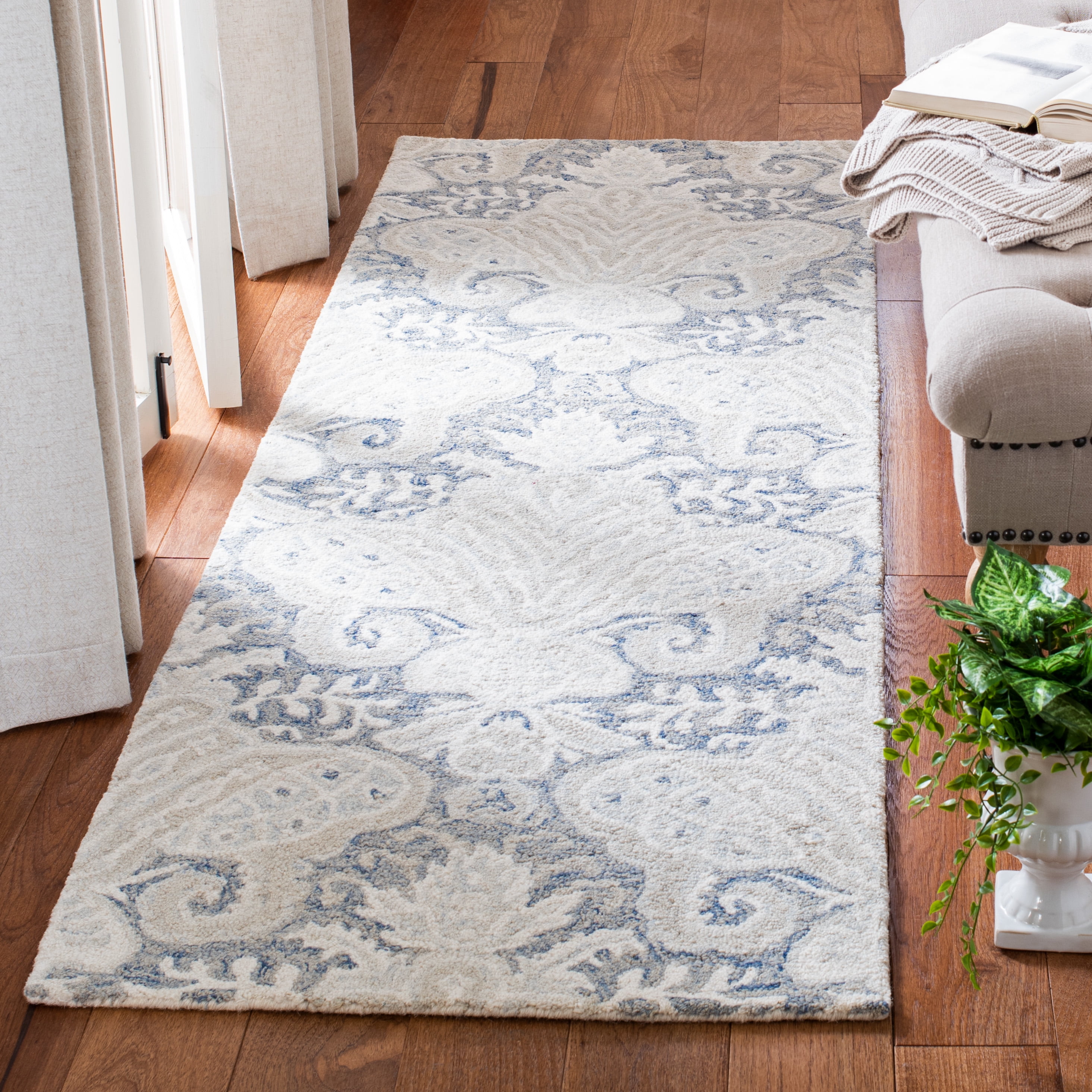 SAFAVIEH Micro-Loop Deziree Floral Runner Rug, Blue/Ivory, 2'3" x 5'