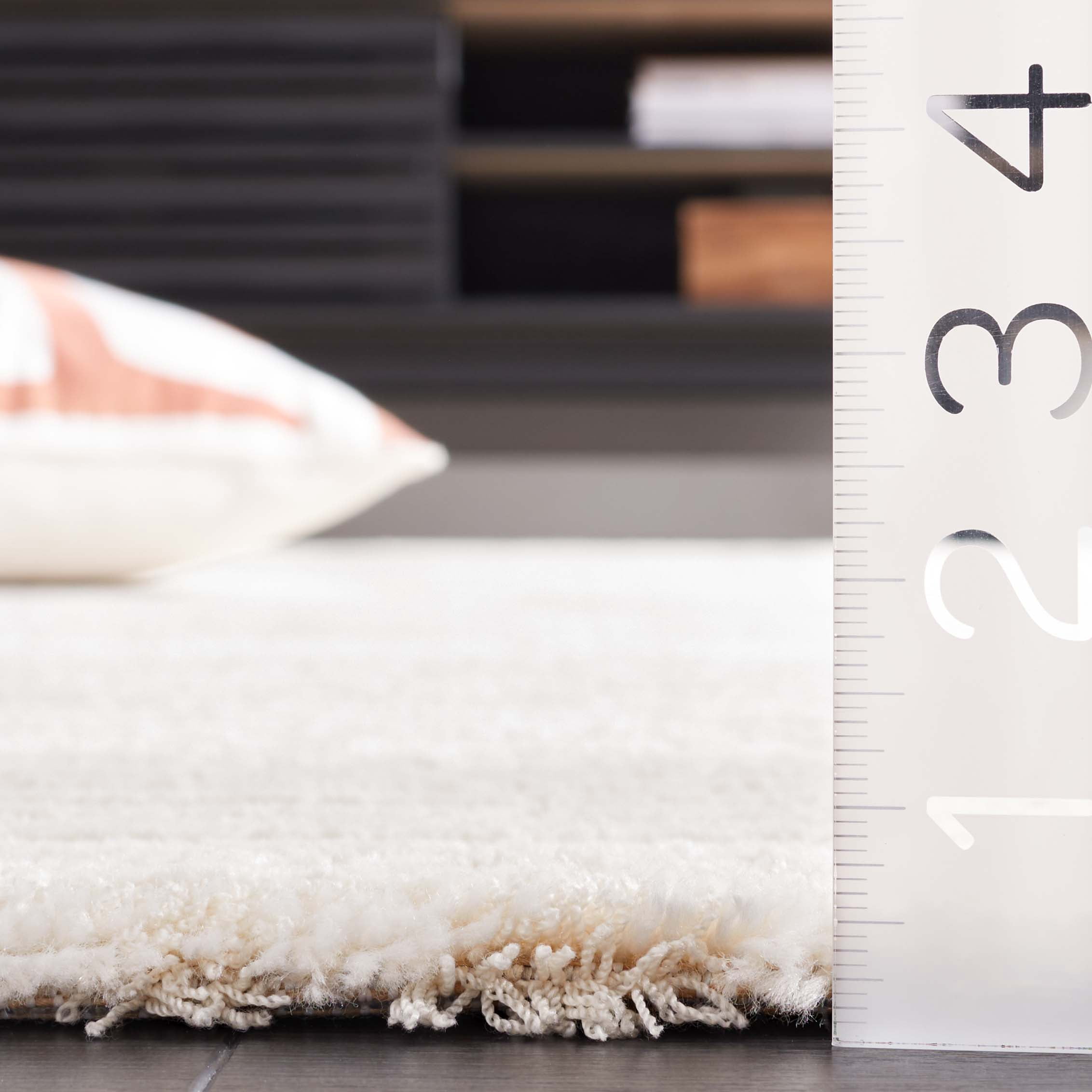 SAFAVIEH Neptune Linda Diamond Area Rug, Ivory/Beige, 8' x 10'