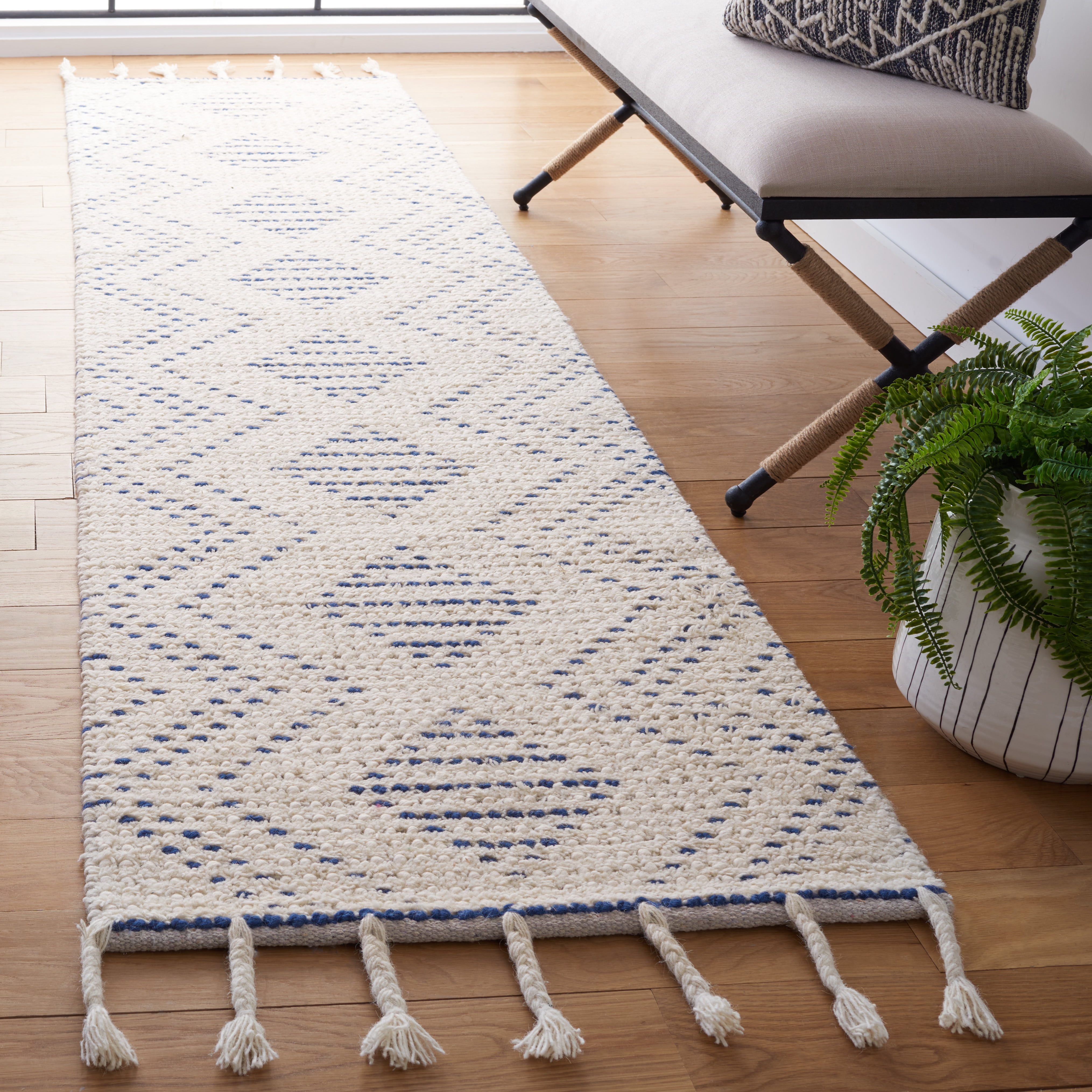 SAFAVIEH Natura Kennedy Southwestern Runner Rug, Ivory/Blue, 2'3" x 9'