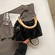 thumbnail image 3 of 2024 Nuevo bolso de mano plisado de alta gama y de moda con forma de concha, diseño original de nicho, bolso cruzado de un solo hombro para mujer, 3 of 5