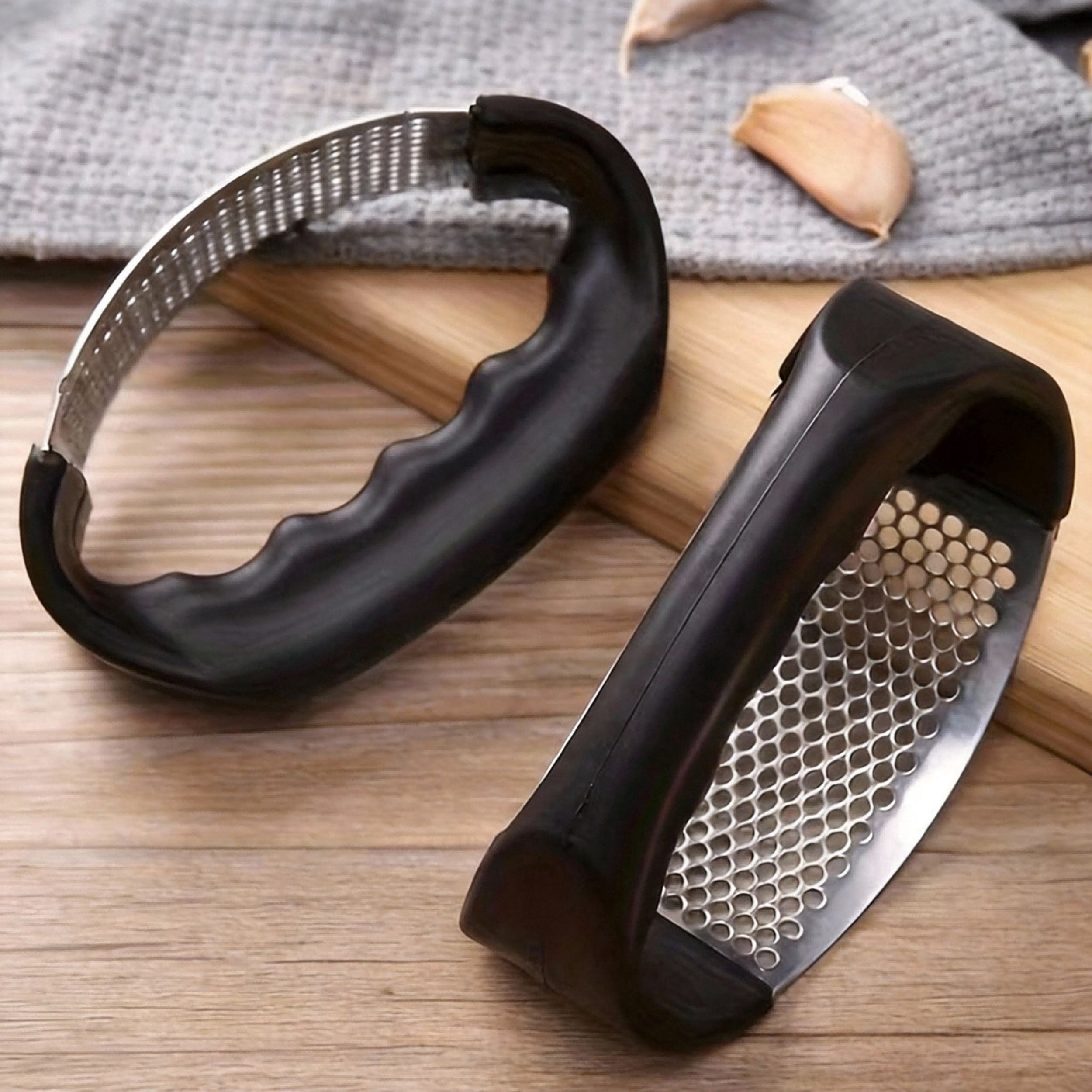 Quick Circular Garlic Presser, Garlic Masher. Durable, Easy To Clean, Quick and Convenient. Suitable for The Kitchen.