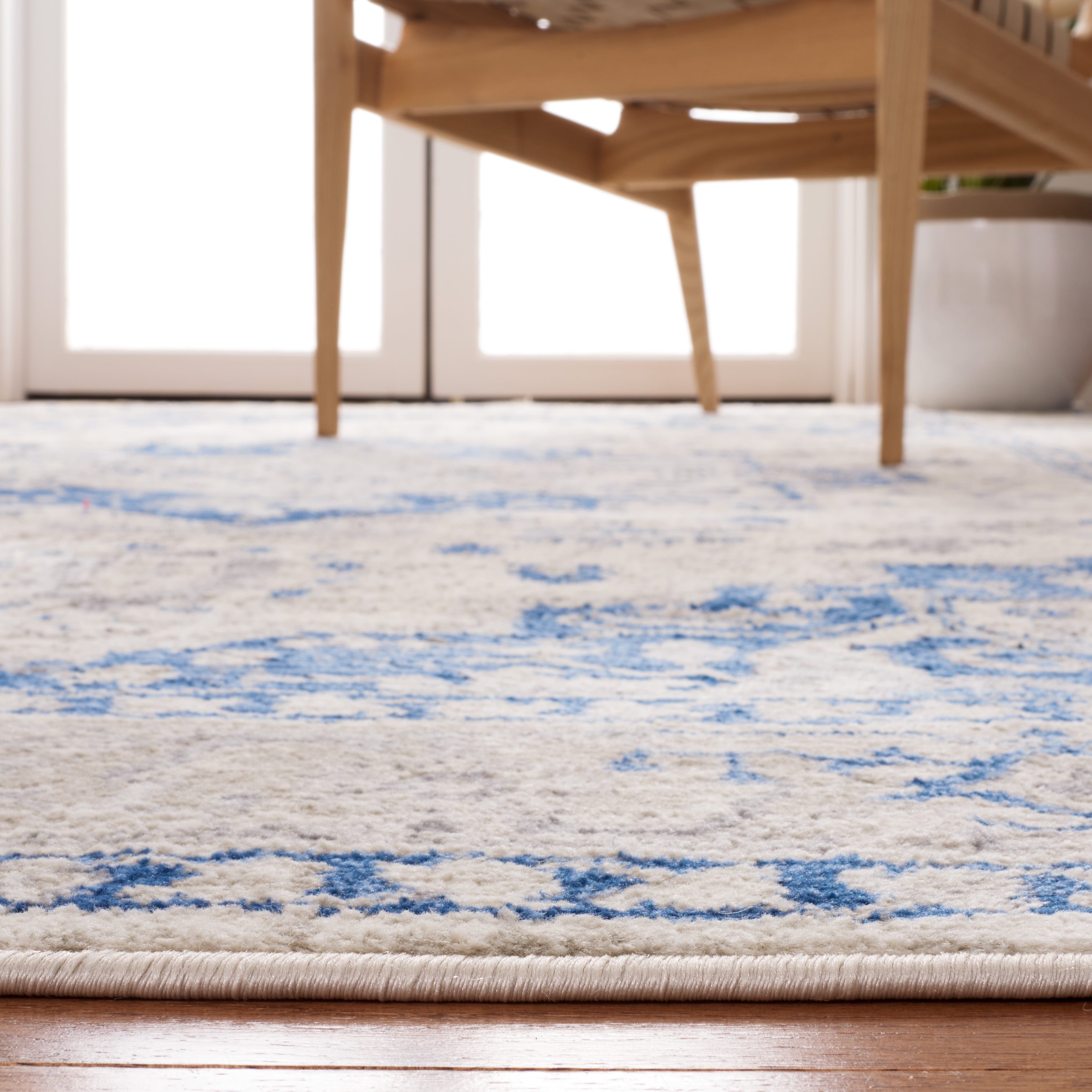 SAFAVIEH Brentwood Dimas Oriental Area Rug, Ivory/Blue, 5'3" x 7'6"