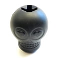 thumbnail image 2 of Dispensador de golosinas y juguete masticable para perros SodaPup MuttsKickButt Skull, 2 of 9