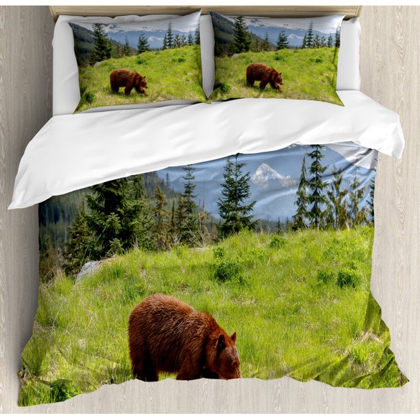 Bear Duvet Cover Set, Wildlife up in the Mountains Theme Furry Animal