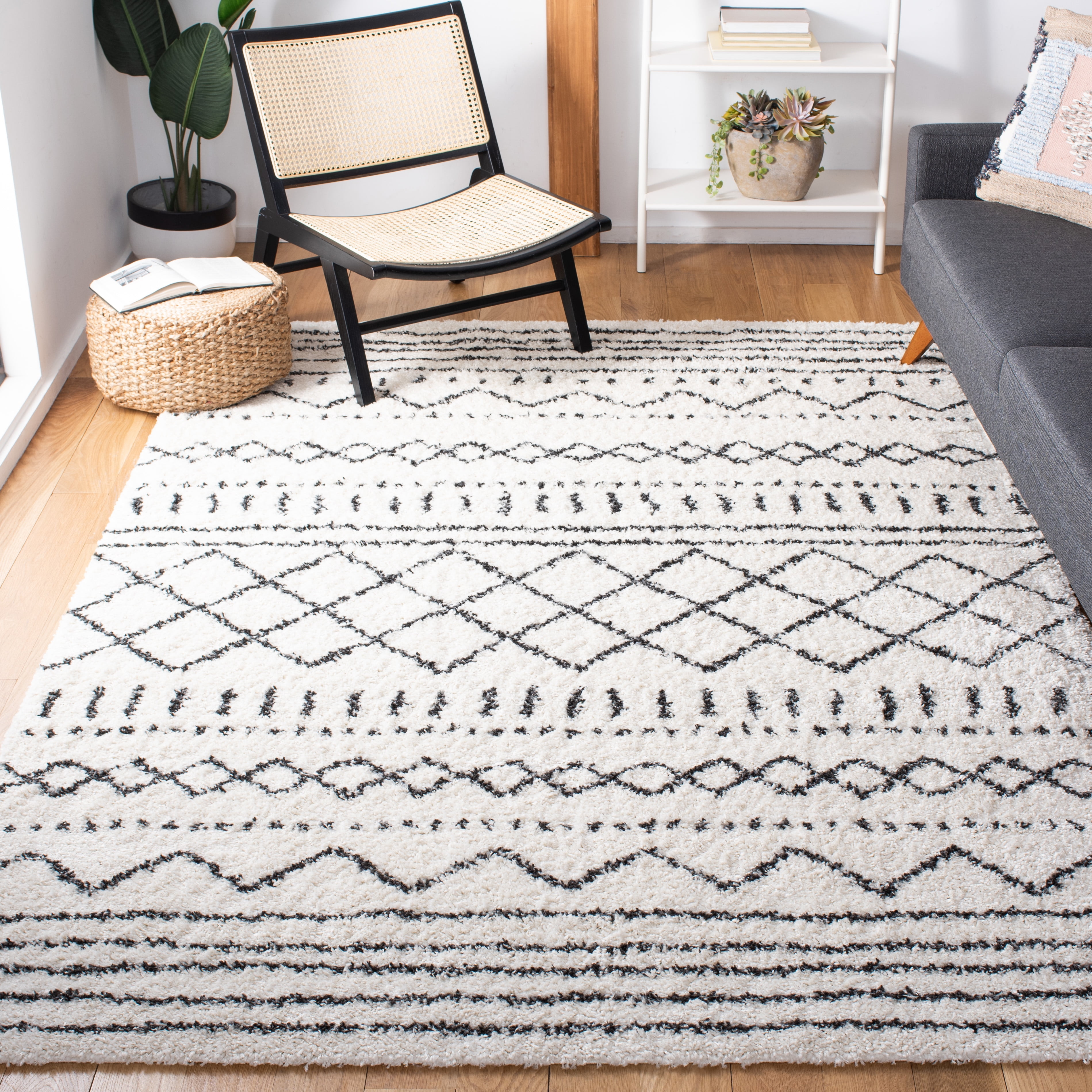 Safavieh Arizona Teagan Geometric Shag Area Rug, Ivory/Black, 7' x 10'
