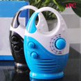 thumbnail image 4 of Radio de Douche, Mini Radio de Douche AM/FM avec Poignée Supérieure, Radio de Salle de Bain Suspendue Étanche avec Haut-Parleur Intégré et Volume Réglable pour Utilisation Intérieure et Extérieure de la Salle de Bain (Noir et Blanc), 4 of 8