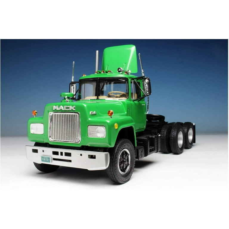 AMT Mack R685ST Semi Tractor Model Kit for Adults, 1/25 AMT Mack R685ST Semi Tractor Model Kit for Adults, 1/25