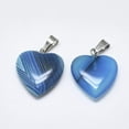 thumbnail image 2 of 1 colgante de ágata natural bandeada/rayada con forma de corazón teñido y cierre de acero inoxidable a presión. Piedra natural azul cielo., 2 of 2