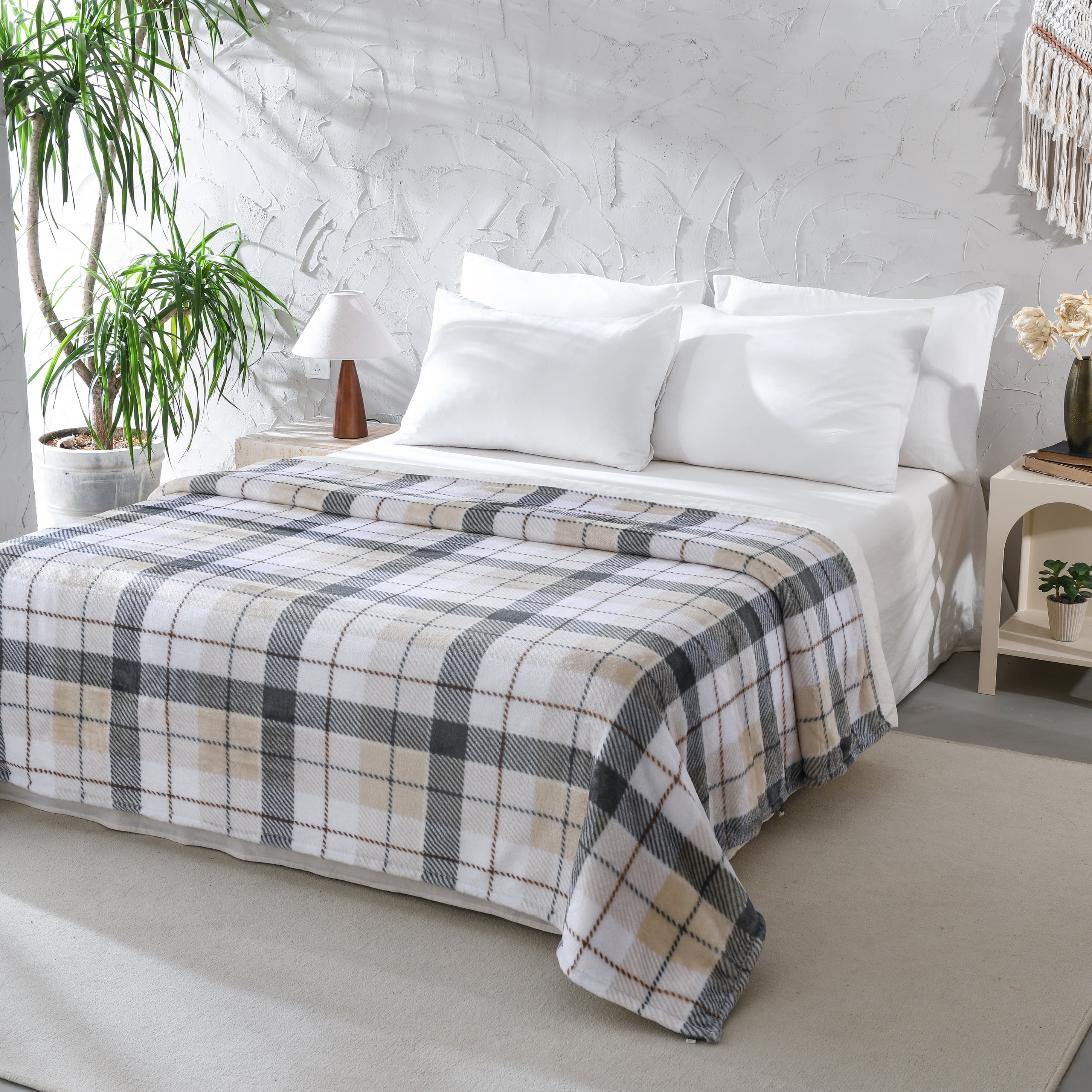 Mainstays Super Soft Plush Blanket, Brown Plaid, Twin, Adult/Teen