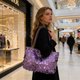 thumbnail image 4 of Bolso de hombro con lentejuelas Tote de gran capacidad - Bolso de cadena para desplazamientos de moda, estilo coreano, bolso portátil para viajes casuales y portátiles, diseño plisado suave, 4 of 6