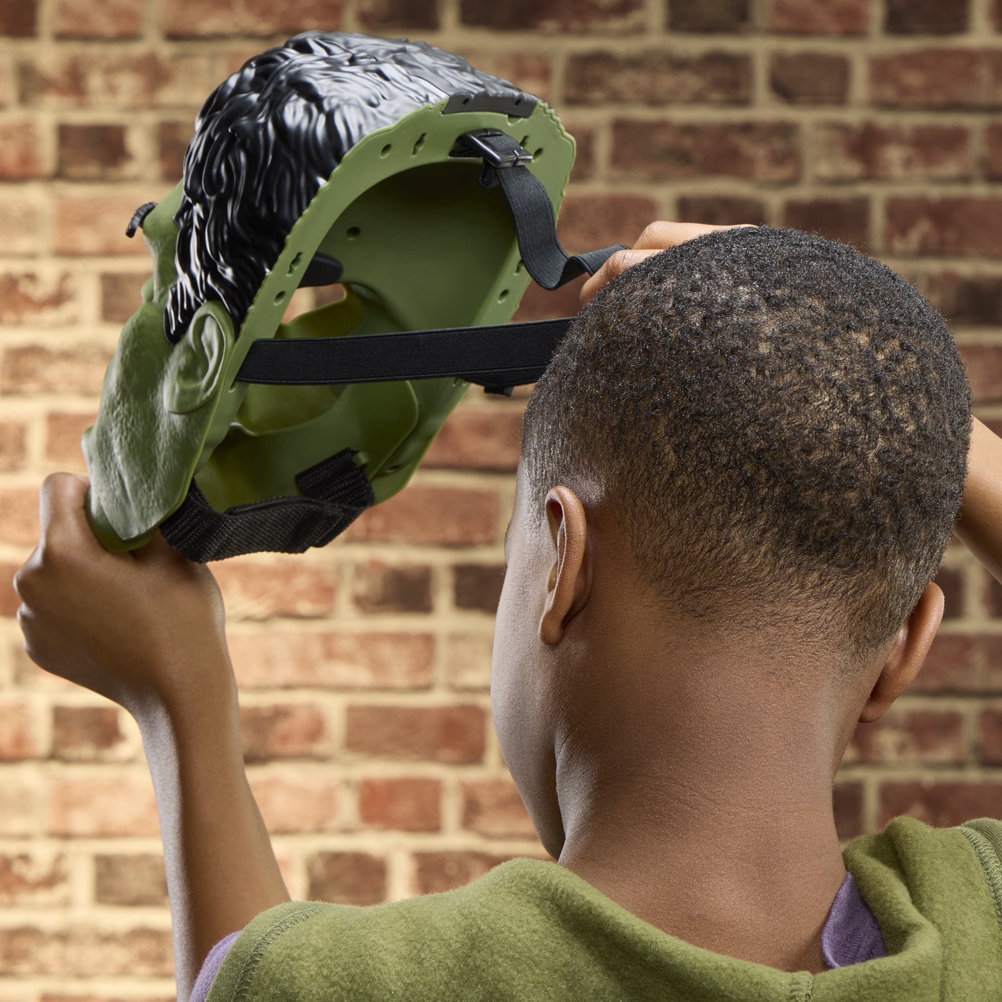 Marvel Studios Spider-Man Brand New Day Savage Hulk Talk’n Electronic Mask, Ages 5 and up