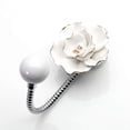 thumbnail image 1 of Hermoso gancho de pared de cerámica con flores, gancho decorativo cromado para bata, bufanda, bolso, sombrero, etc. para cocina, baño, oficina (blanco camelia), 1 of 5