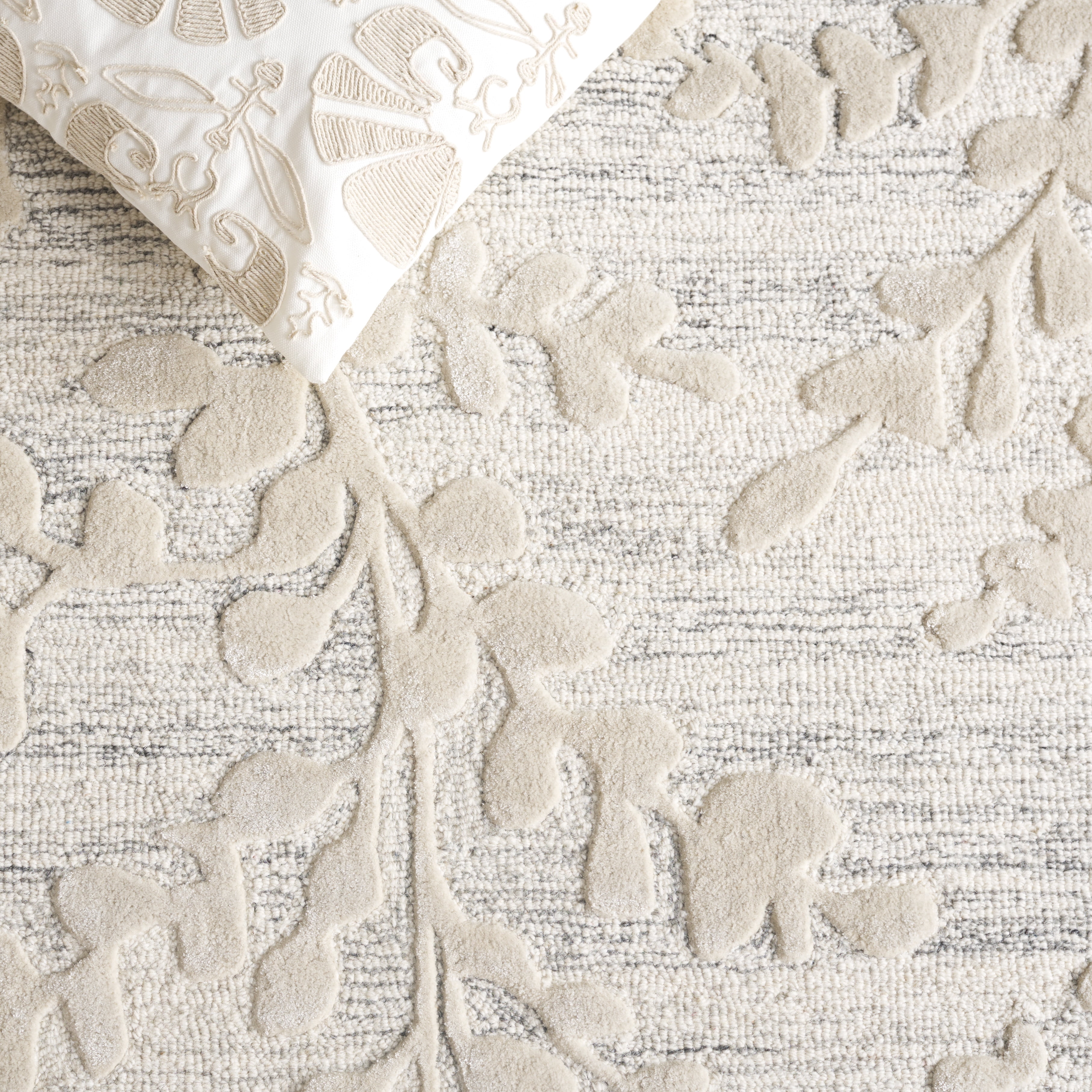 SAFAVIEH Glamour Rosalynne Floral Runner Rug, Natural/Gray, 2'3" x 8'
