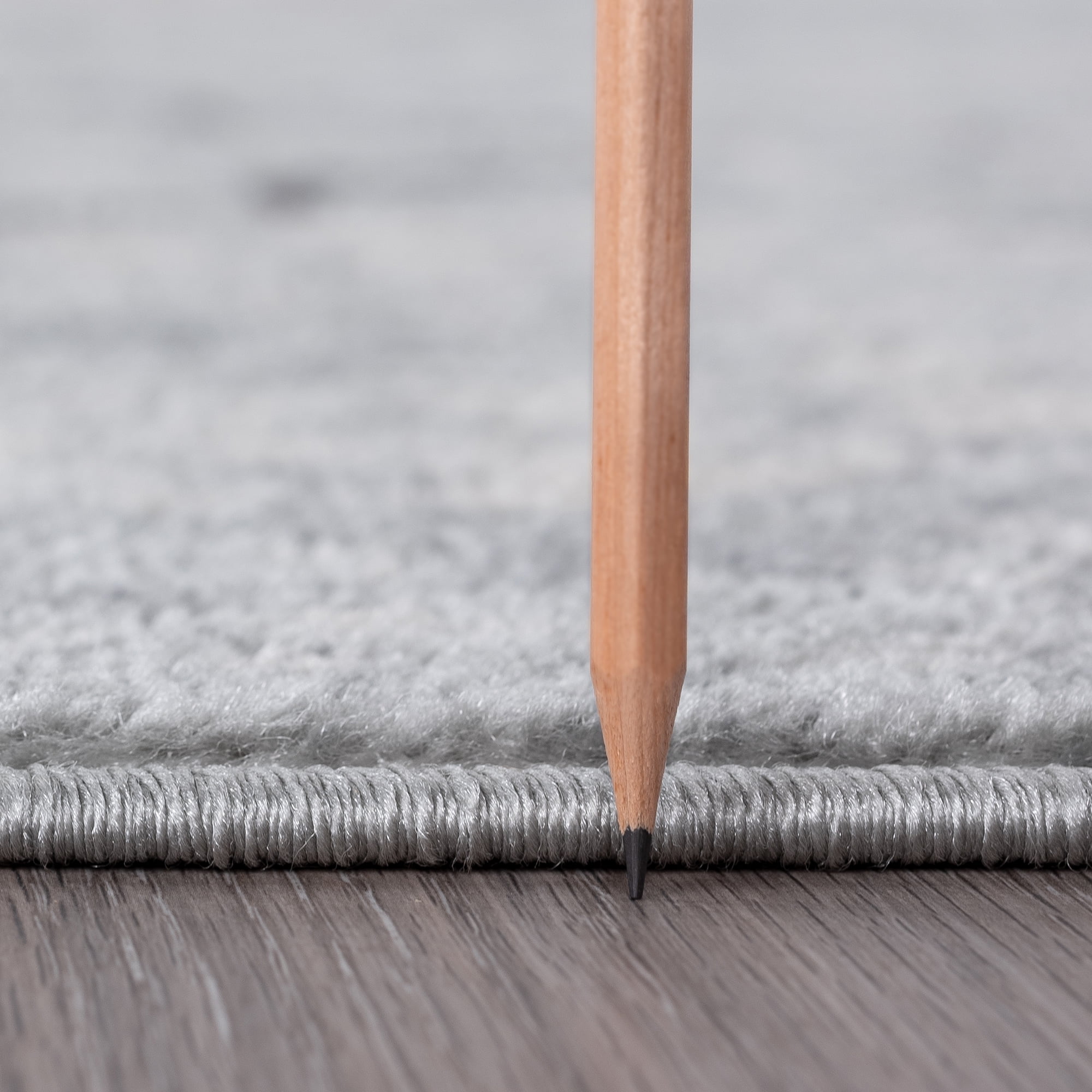 Diamond Traditional 8' x 10' Gray and Cream Polypropylene Indoor Area Rug