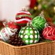 thumbnail image 4 of Bolas decorativas navideñas de 16 piezas/6 cm para árbol de Navidad, caja de regalo navideña, colgante electrochapado rojo y blanco, decoración navideña electrochapada, adornos navideños para exterior, 4 of 9