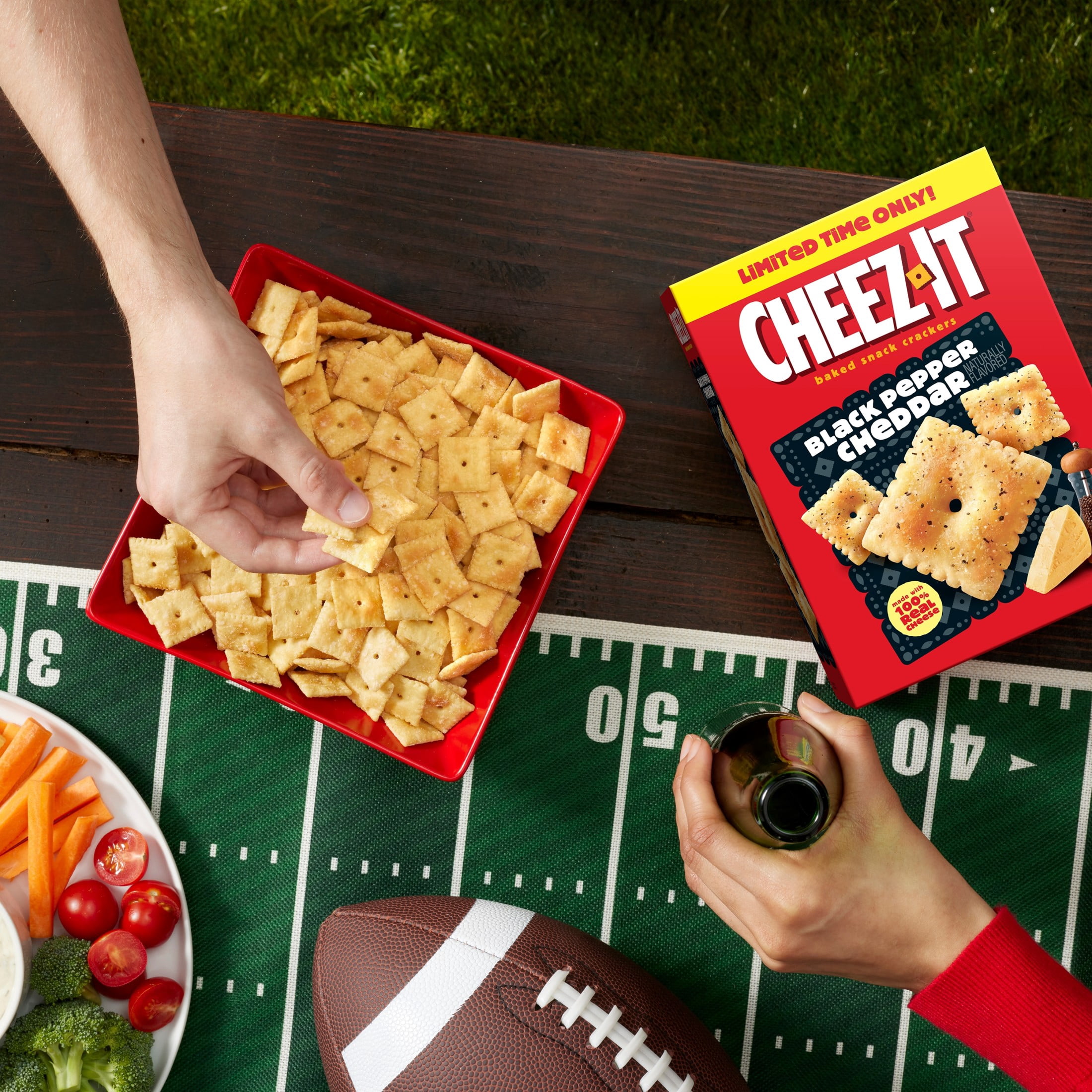 (12 pack) Cheez-It Black Pepper Cheddar Baked Snack Crackers, Lunch Snacks, 12.4 oz