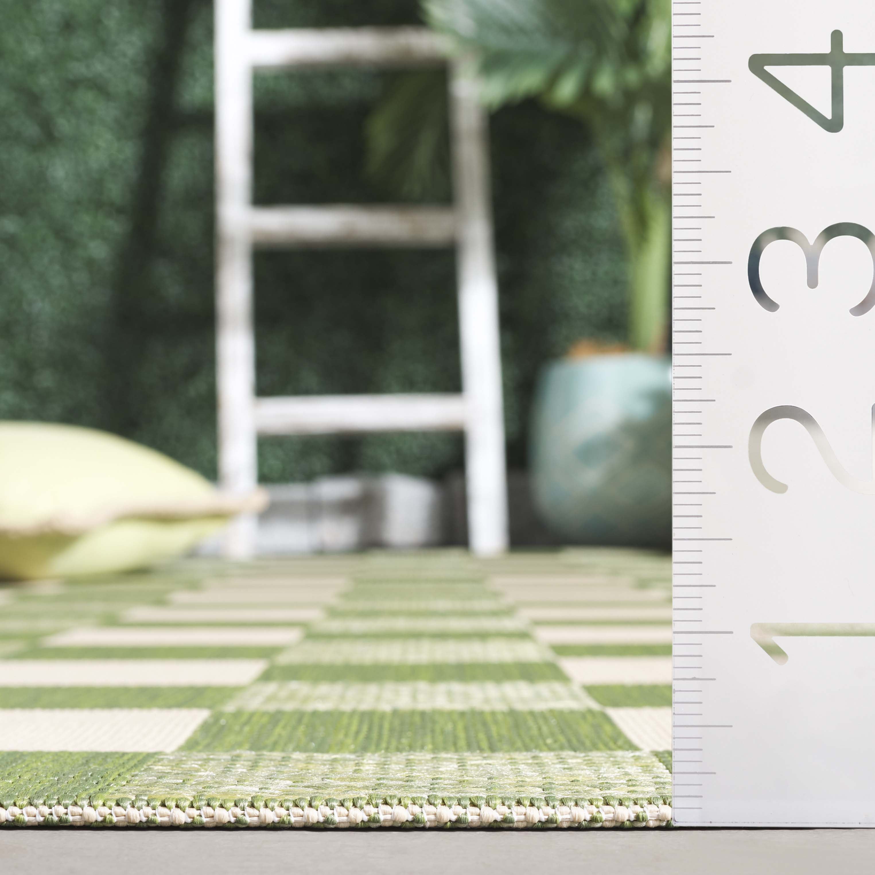 SAFAVIEH Courtyard Talbot Checkered Indoor/Outdoor Runner Rug, Green/Sage, 2'3" x 6'7"