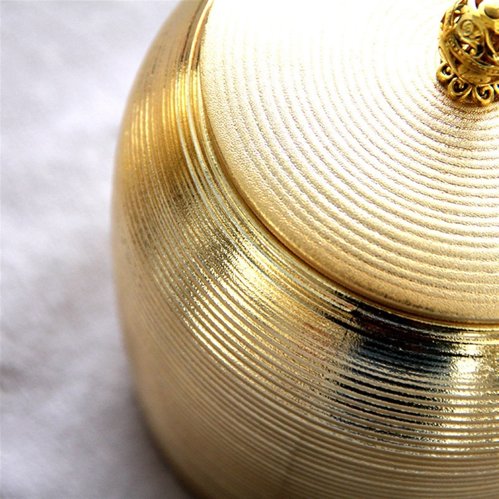 European-style Golden Ceramics Ashes Urn Holder Pet Memorial Funeral Ashes Jar Urn Cremation Keepsake Pal Casket