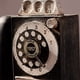 thumbnail image 2 of Advancent Exquisitos adornos de teléfono Retro, materiales de resina, estilo único, modelo de teléfono público con esfera Retro Decoración del hogar Rojo, 2 of 6