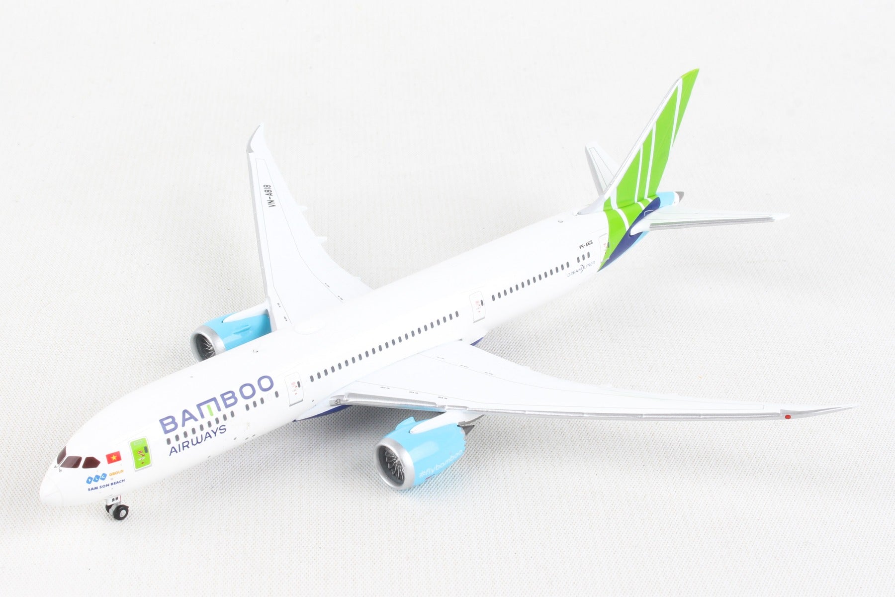 Boeing 787-9 Commercial Aircraft "Bamboo Airways" White with Green Tail 1/400 Diecast Model Airplane by GeminiJets