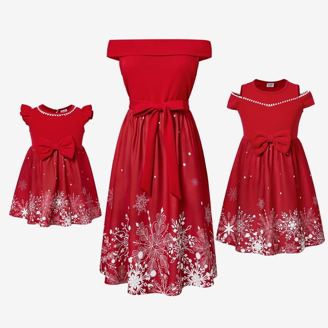 Vestidos sin mangas con hombros descubiertos y estampado de copos de nieve para mamá y yo en Navidad