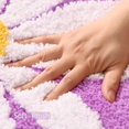thumbnail image 2 of Alfombra de baño rosa con margaritas, decoración de flores blancas y amarillas, antideslizante, de microfibra, superabsorbente, lavable a máquina, para ducha (40,6 x 60,9 cm), 2 of 6