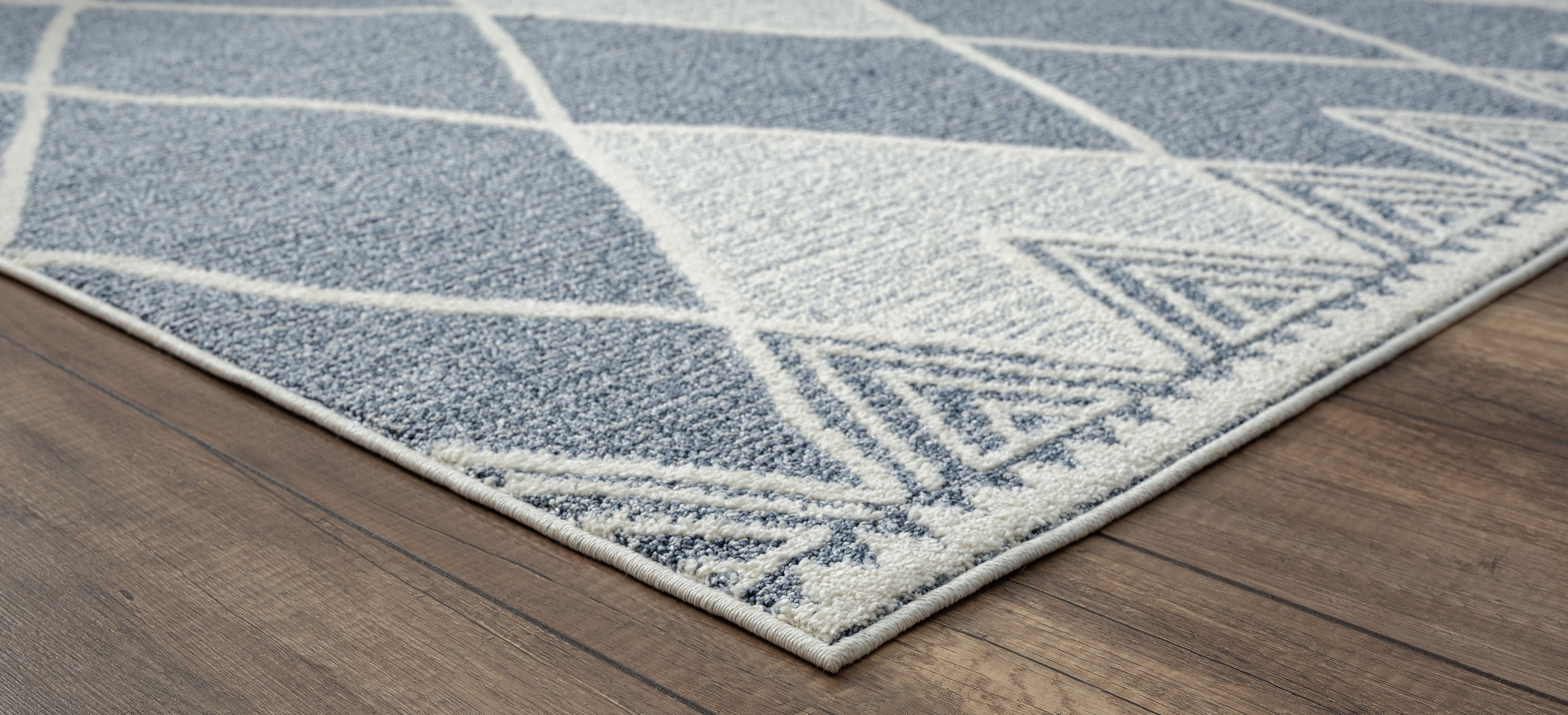 United Weavers of America Milana Modern/Contemporary Geomtric Area Rug, 7' 11" x 7' 11"