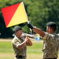 thumbnail image 4 of FUTUREORYY 2 Pcs Drapeau de Commandant Jaune pour Randonnée Signal Entraînement Militaire 13.8x13.8 Po, 4 of 6