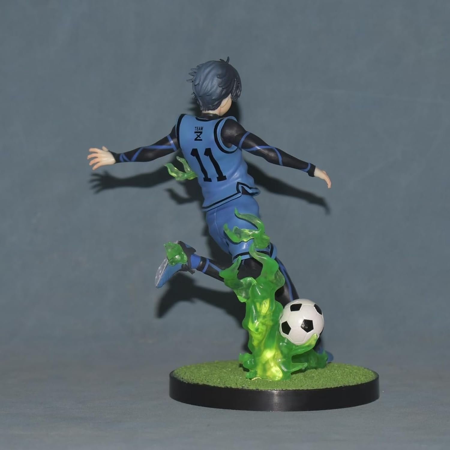 Newly Nagi Nagisoma Figure Isagi Yoichi‌‌ Figure Playng Soccer Sport Suit Anime Figures PVC Character Action Model Figure Statue Decoration Ornament Gifts (Isagi)