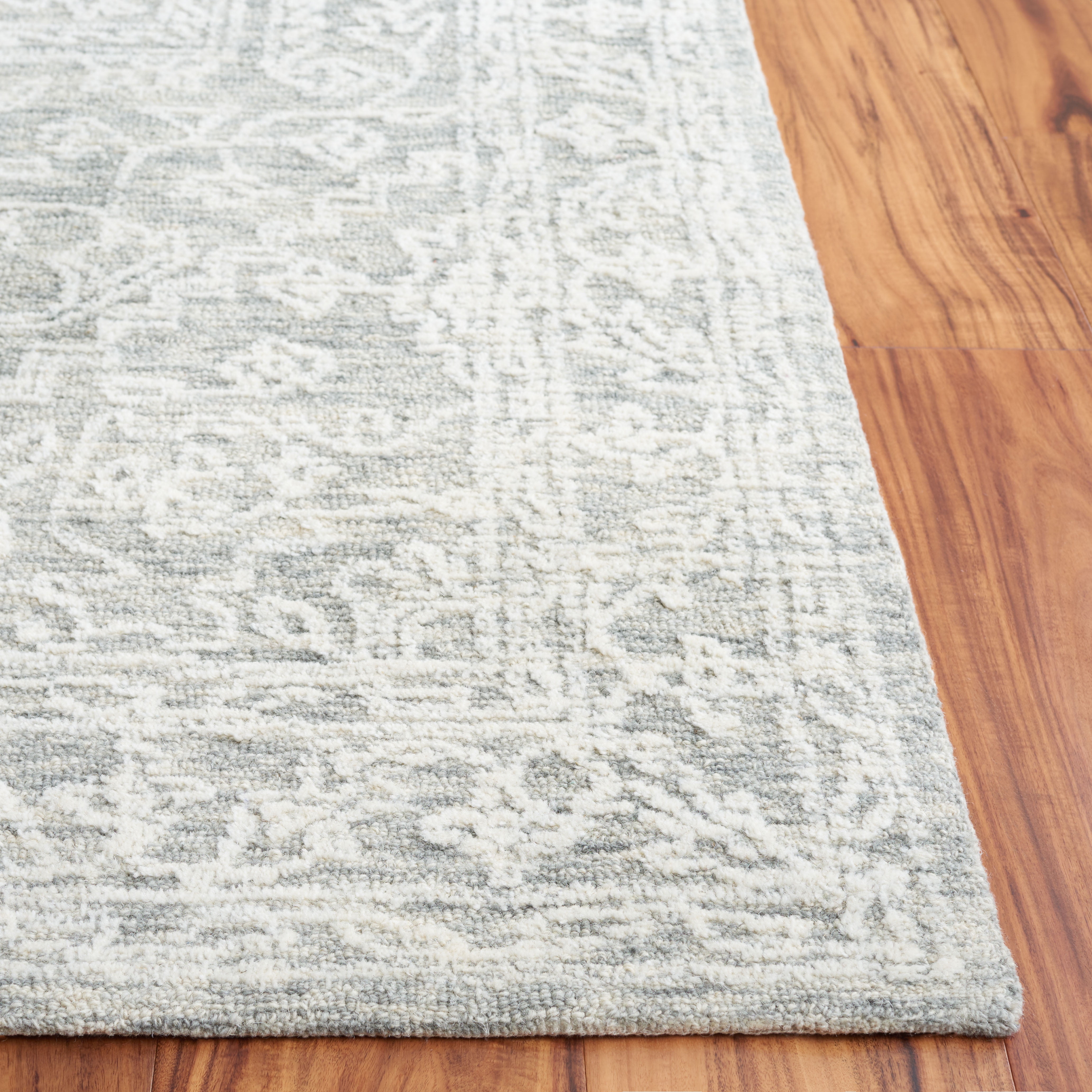 SAFAVIEH Ebony Ainslee Traditional Area Rug, Ivory/Grey, 8' x 10'