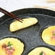 thumbnail image 5 of Sartén para panqueques, sartén para panqueques de 24 cm con 4 agujeros, sartén antiadherente redonda, sartén para desayuno (negra), 5 of 5