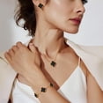 thumbnail image 3 of Set de joyas Mujahid Clover chapado en oro de 18 quilates para mujer, 3 of 7