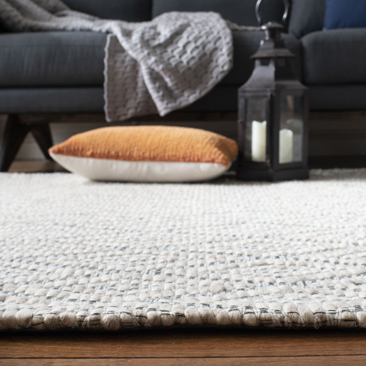 SAFAVIEH Marbella Tris Geometric Diamonds Area Rug, Beige/Cream, 4' x 6'